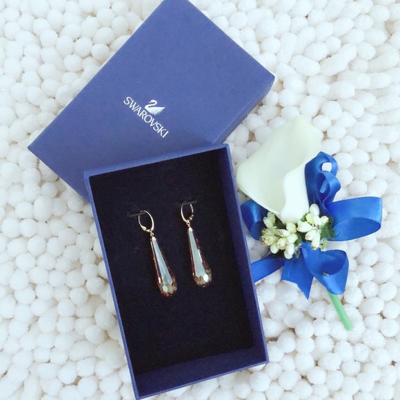 Swarovski Jewelry - 🔥👍🏻Brand new Swarovski earrings